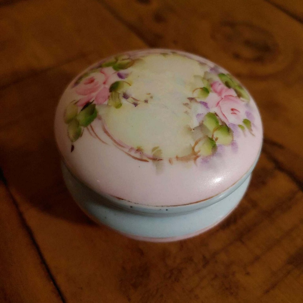 Vintage trinket box